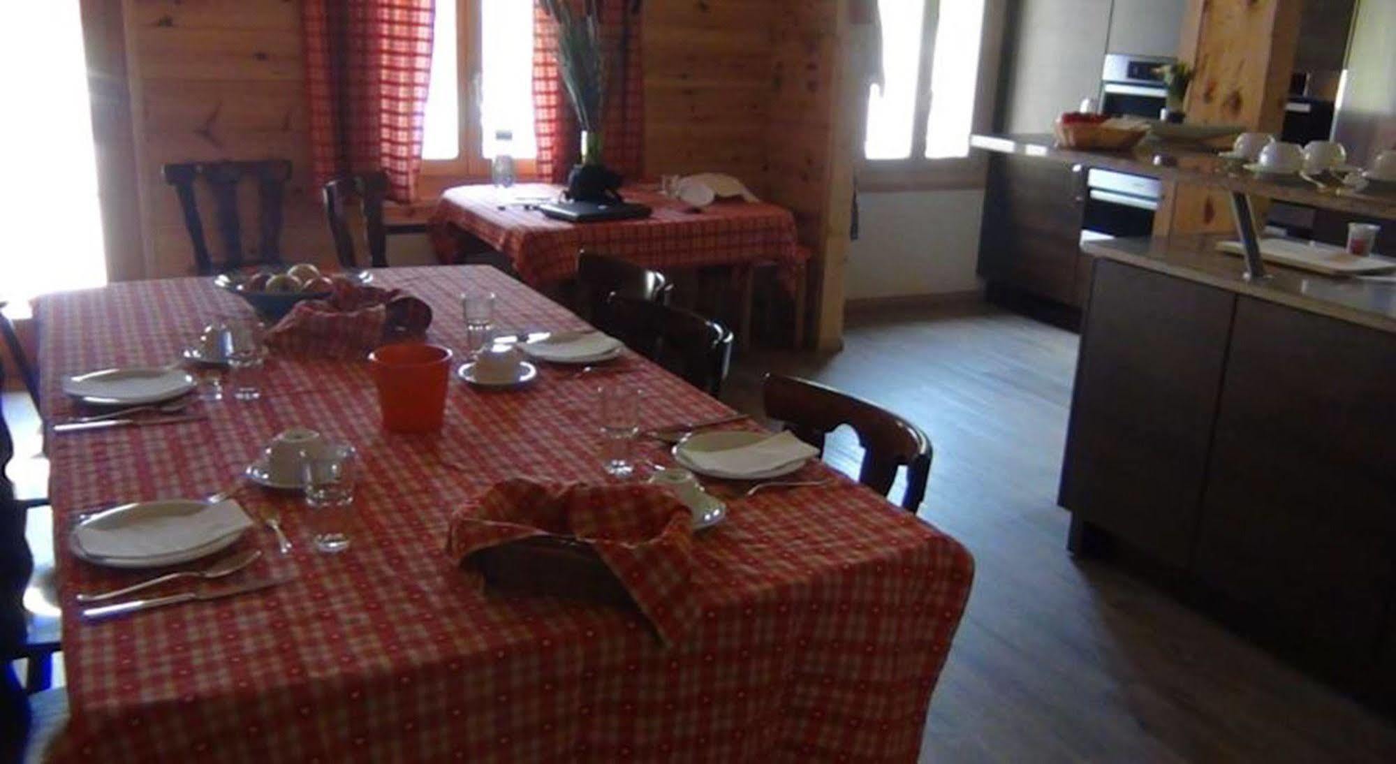 Chalet Suisse Bed And Breakfast 몰진스 외부 사진